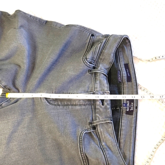 CHICOS NYDJ WOMENS JEANS SIZE 14  STRAIGHT LIFT X TUCK TECHNOLOGY MAKE AN OFFER! - Picture 9 of 16